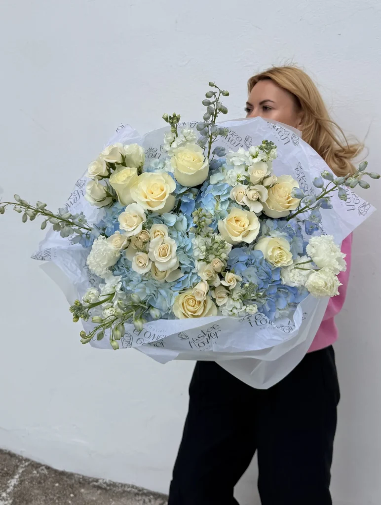 Good Shabbos Bouquet | Hydrangeas, Roses & Lisianthus (S–XL)