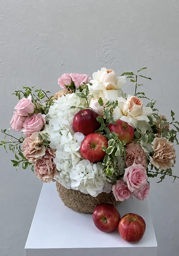 Shana Tova Rosh Hashanah Centerpiece Basket