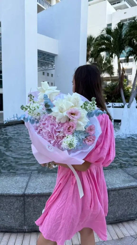 Daydream Bouquet with Hydrangeas and French Roses