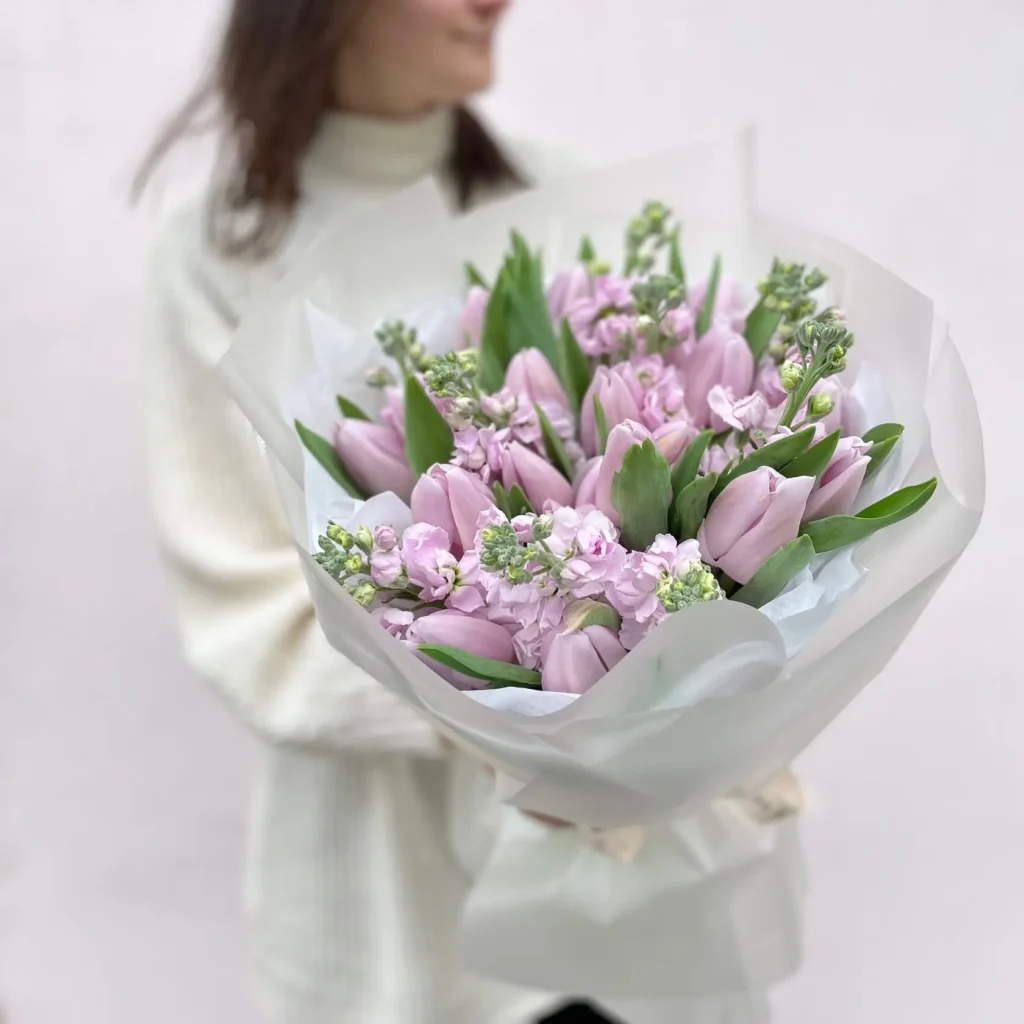Tulip bouquet Miami with tulips and fragrant stock flowers
