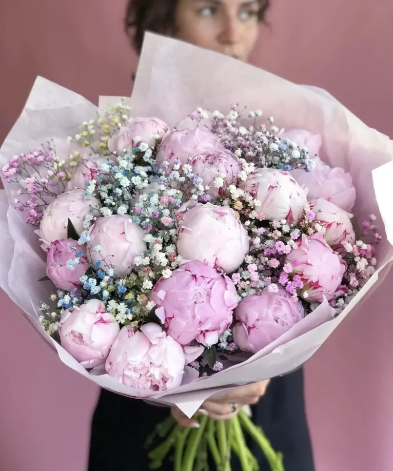 Peony bouquet with pink peonies and baby’s breath