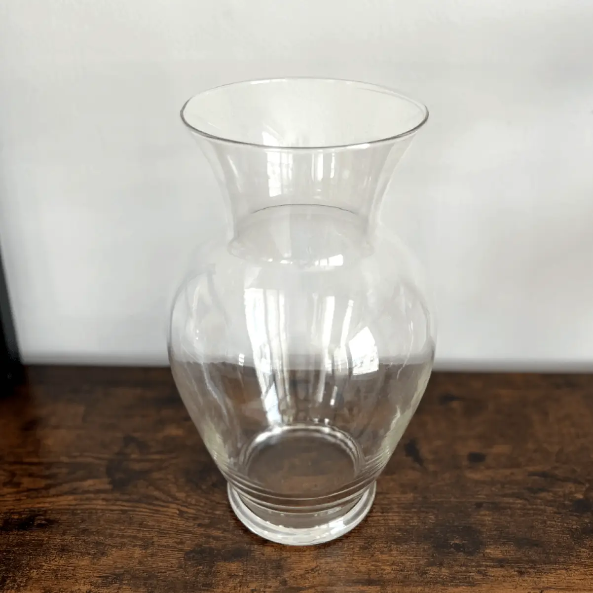 clear glass vase for fresh flowers, simple transparent design